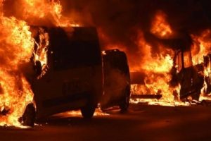 Gaziosmanpaşa ve Sultangazi'de 18 ara&ccedil; kundaklandı