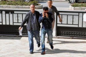 Belediye Başkanı ve meclis &uuml;yesinin ev ile işlerinin kurşunlanması ile ilgili 4 tutuklama