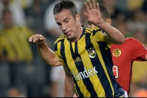 Van Persie formsuz eleştirilerine katılmıyor
