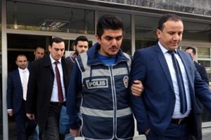 Samsun'da FET&Ouml;/PYD operasyonunda g&ouml;zaltına alınan 12 kişi adliyeye sevk edildi