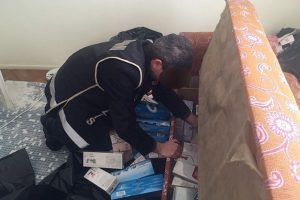 Ev değil sigara deposu