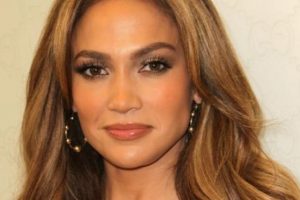 Jennifer Lopez m&uuml;jdeli haberi verdi...