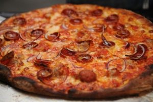 O hatayı bulunca bedava pizzayı kaptı ama pişman olup parasını &ouml;dedi