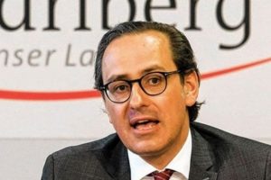 Panama skandalında istifalar peş peşe geliyor!