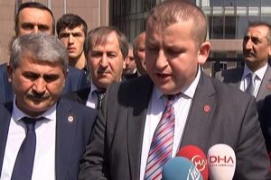 Muhtarlar o selfie'yi mahkemeye taşıdı