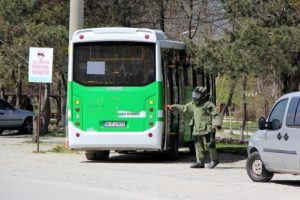 Halk otob&uuml;s&uuml;nde bomba paniği