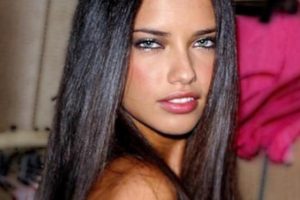 Adriana Lima ve sevgilisi kameralara yakalandı...