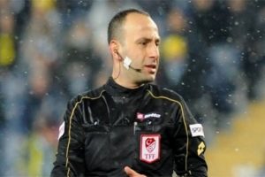 Beşiktaş - Bursaspor ma&ccedil;ında Barış Şimşek d&uuml;d&uuml;k &ccedil;alacak