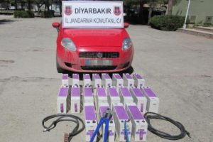 Diyarbakır'da baz istasyonundan ak&uuml; &ccedil;alan ş&uuml;pheli yakalandı