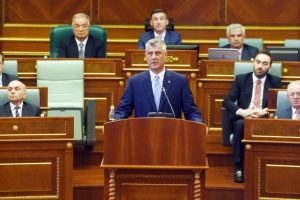 Yeni cumhurbaşkanı yemin ederken Meclis karıştı