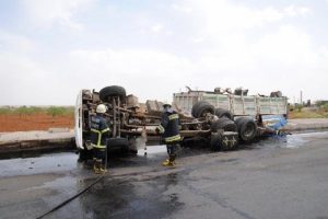 Şanlıurfa'da &ccedil;alıntı ham petrol y&uuml;kl&uuml; kamyon devrildi, s&uuml;r&uuml;c&uuml;s&uuml; ka&ccedil;tı