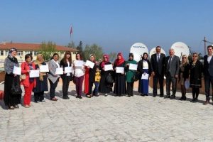 Bursa'da &ccedil;ocuk bakımı kursiyerleri sertifikalarını aldı