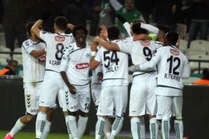 Şampiyonluk yolunda Fener Konya'ya konuk olurken Beşiktaş Bursa'yı ağırlayacak