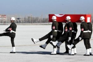 Ordulu asker Hakkari'de kalp krizinden &ouml;ld&uuml;