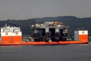 Dev gemi, &Ccedil;anakkale Boğazı'ndan ge&ccedil;ti