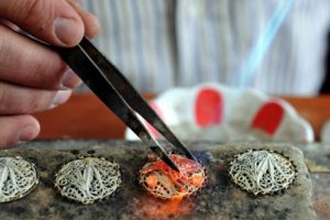 S&ouml;zleşmeli telkari ustası ve eczacı istihdamı