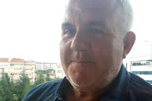 Seyir halinde yanan otomobilinde can verdi