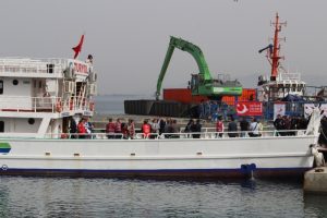 Pakistanlı 45 m&uuml;lteci Dikili'ye getirildi