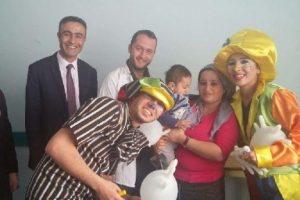 Hemşireler, diyaliz hastası &ccedil;ocuklar i&ccedil;in palya&ccedil;o oldu