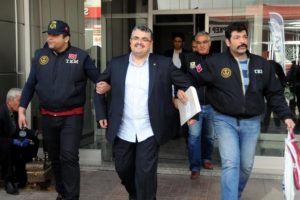 Gaziantep'te 6 adrese FET&Ouml;/PDY baskını: 6 g&ouml;zaltı