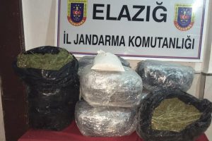 Ş&uuml;pheli ara&ccedil;ta 60 kilo esrar ele ge&ccedil;irildi