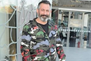 Cem Yılmaz, evliliğe bir hayli soğuk!