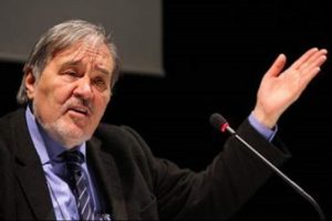İlber Ortaylı muhafazakar gazetenin &ccedil;alışanına sert &ccedil;ıktı: "Geri zekalı kız"