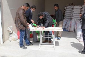 Başkale Belediyesi'nden Y&uuml;ksekova'dan gelenlere destek