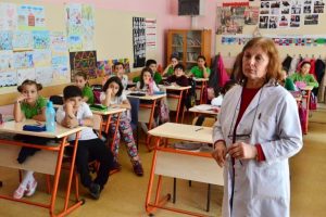 45 yıllık &ouml;ğretmen hayatının en g&uuml;zel s&uuml;rprizini yaşadı