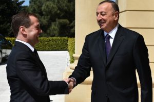 Aliyev, Rusya Başbakanı Medvedev'i kabul etti