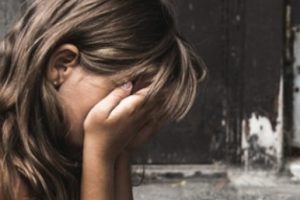8 yaşındaki komşu kızına tecav&uuml;z iddiasıyla tutuklandı