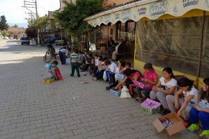 Bursa'da &ccedil;ocuklar kandili b&ouml;yle kutladı