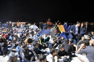 Sakız Limanı'ndaki sığınmacı işgali sona erdi