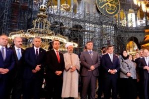Davutoğlu, Ayasofya'da "Aşk-ı Nebi Sergisi"nin a&ccedil;ılışına katıldı
