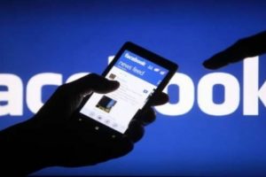 Facebook demode oluyor
