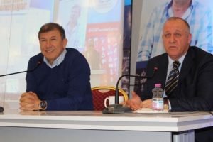 Tanju &Ccedil;olak ve Hakan &Uuml;nsal &ouml;ğrencilerle buluştu