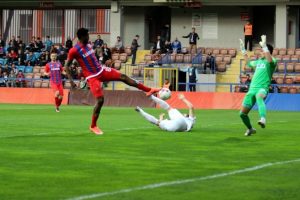 Kardemir Karab&uuml;kspor şampiyonluk yolunda yara aldı