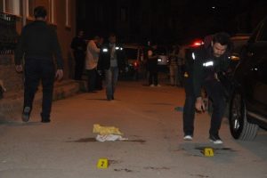 Bursa'da bı&ccedil;aklayıp telefonunu gasp ettiler