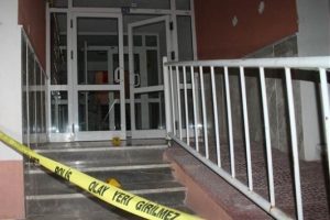 Komşuların silahlı, satırlı kavgası: 1 &ouml;l&uuml;, 5 yaralı