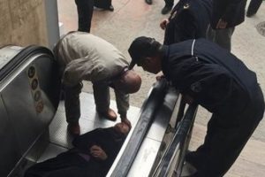 Y&uuml;r&uuml;yen merdivende dehşet anları