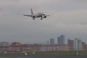 Kuş s&uuml;r&uuml;s&uuml; nedeniyle u&ccedil;ak pisti pas ge&ccedil;ti