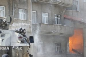 Y&uuml;ksekova'da sessiz gecenin ardından yoğun operasyon başladı