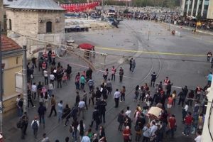 Taksim Meydanı'nda bomba paniği!
