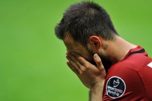 Emre &Ccedil;olak g&ouml;zyaşlarını tutamadı