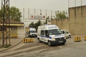 Kadın cezaevi'nde yangın: 2'si ağır 6 mahkum yaralı