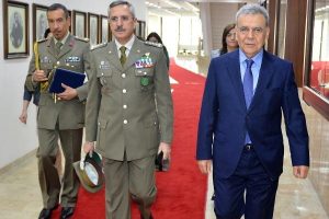 İzmir'e NATO &ouml;vg&uuml;s&uuml;
