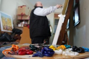 Bursa'da yaşayan "&Ccedil;oban Ressam" yoksulların y&uuml;z&uuml;n&uuml; eserleriyle g&uuml;ld&uuml;recek