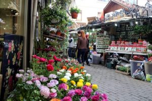 Bursa'da baharın gelmesiyle &ccedil;i&ccedil;ek satışları patladı!