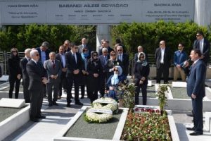 Sakıp Sabancı vefatının 12. yıld&ouml;n&uuml;m&uuml;nde kabri başında anıldı