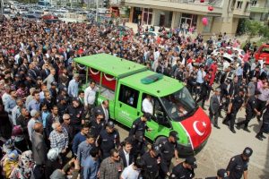 Şehit polisin cenazesinde g&ouml;zyaşları sel oldu